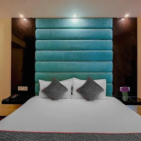 Townhouse Golden King Hotel